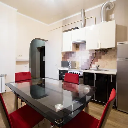 On Virmenska 3, With 2 Separate Bedrooms Apartment Lviv