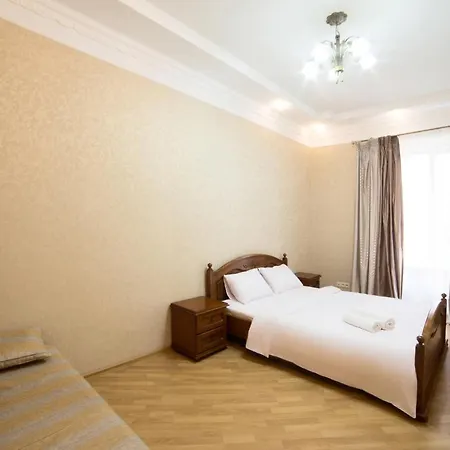 On Virmenska 3, With 2 Separate Bedrooms 公寓